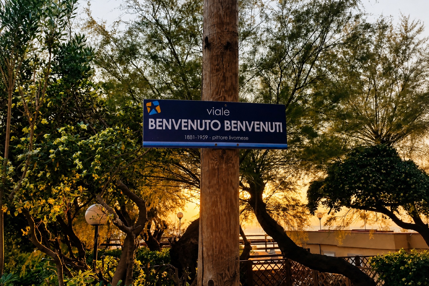 Un panneau de rue portant le nom « Viale Benvenuto Benvenuti », photographié par Jérémy